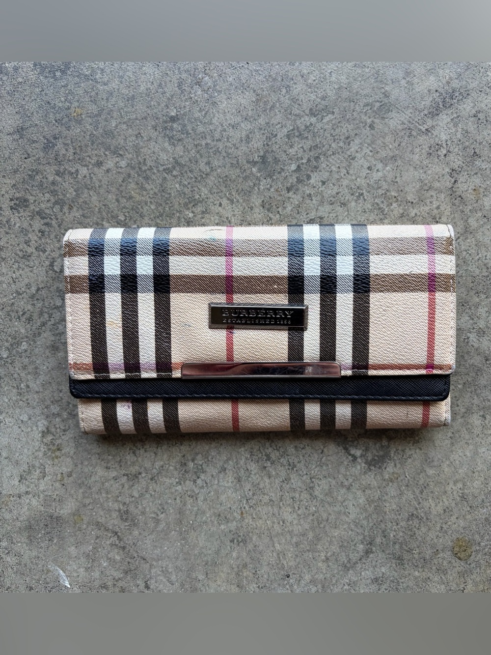 Vintage Burberrys Of London Nova Check Tri-fold Long Wallet Beige
Has some mar